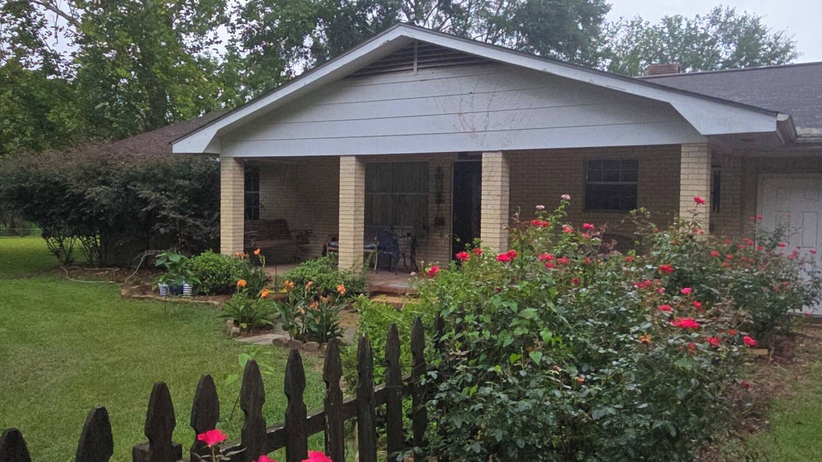 Hattiesburg Other | Warm and welcoming farmhouse, nestled on our 198 year old family fàrm