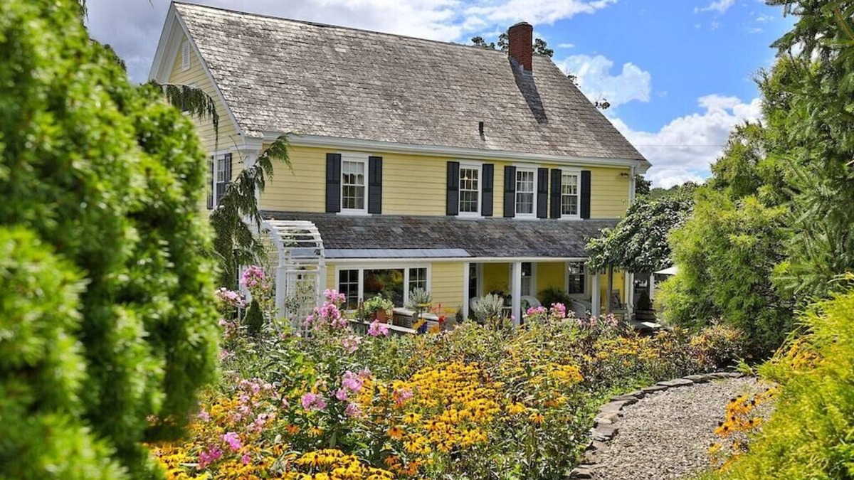 Arlington House | Warm Brook Farm+Entertainers Paradise+Hot Tub+Close To Everything+Dogs Stay Free