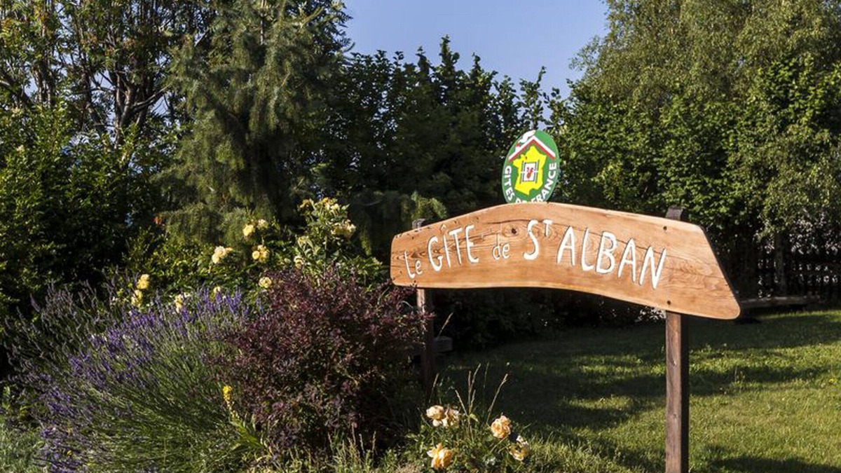 Chateauroux-les-Alpes Cottage | Warm, comfortable and quiet gîte, in the heart of nature, between lake and mountains