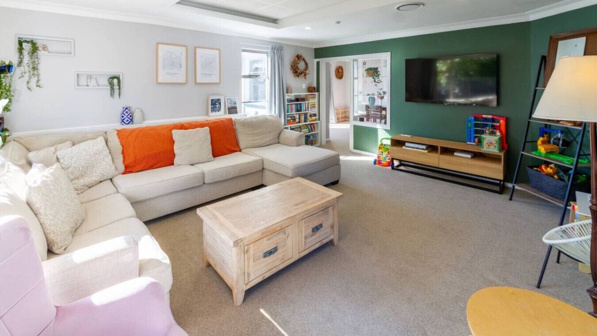 Avonhead House | Warm Family Home near CHCH Airport with Parking