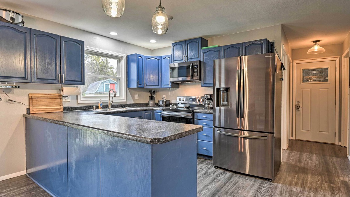 Rothschild House | Warm Mosinee Home w/Patio, Fire Pit & Grills