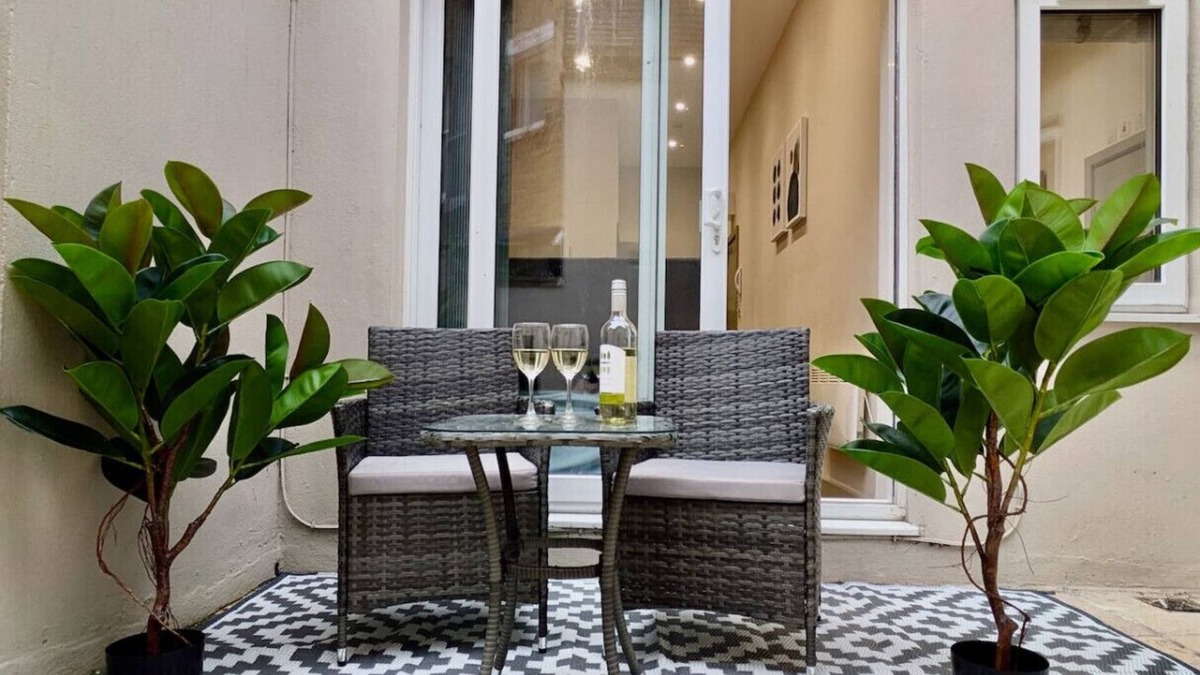 St. Mary's Park Apartment | Warm Studio Stay Near Battersea Park