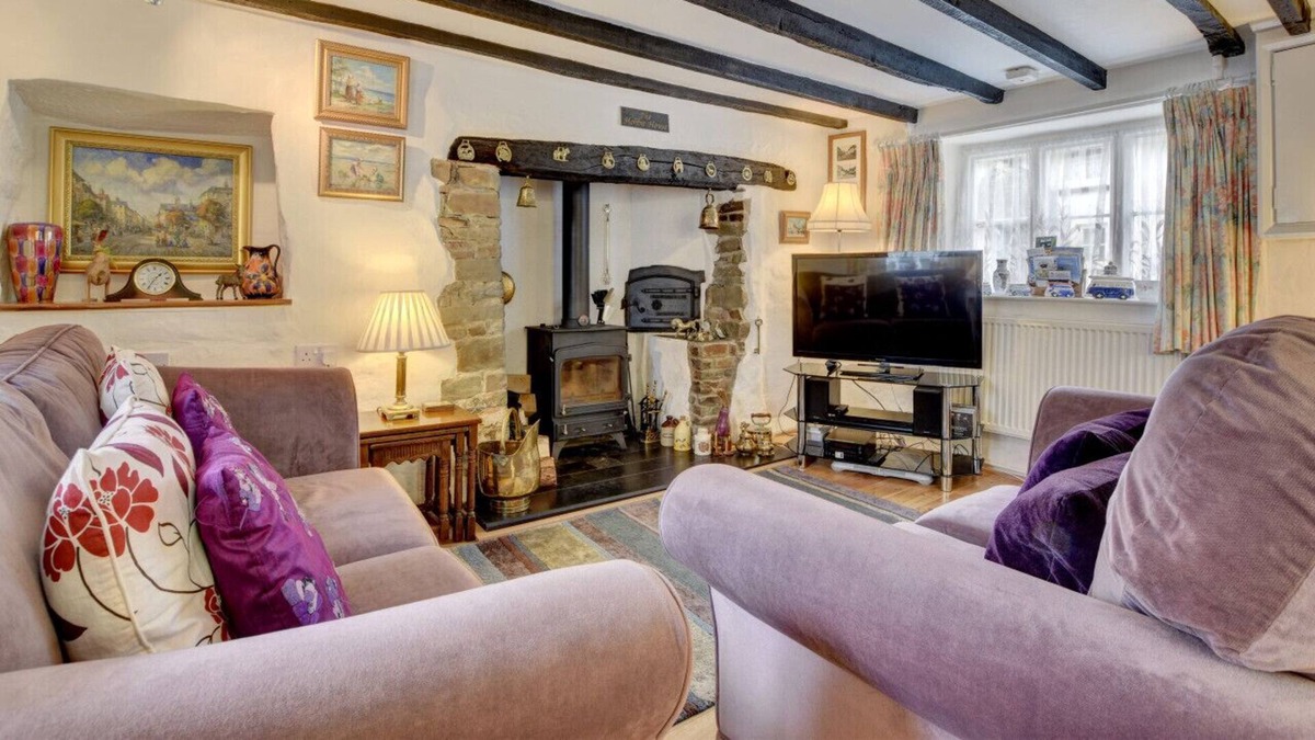 Dolton House | Warren Cottage - Two Bedroom House, Sleeps 4