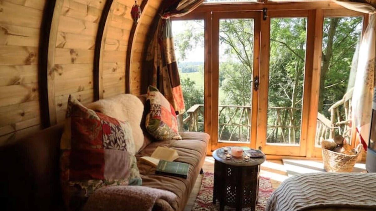 Uckington Cabin | Warwickshire Woodland Glamping Cabin - Oak