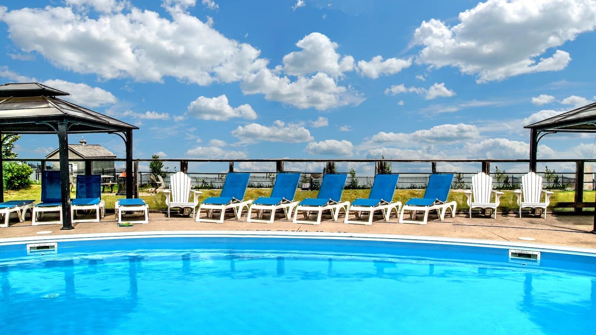 Wasaga Beach House | Wasaga Beach/Blue Mountain Ski Hills/Christmas village/Lake Front/