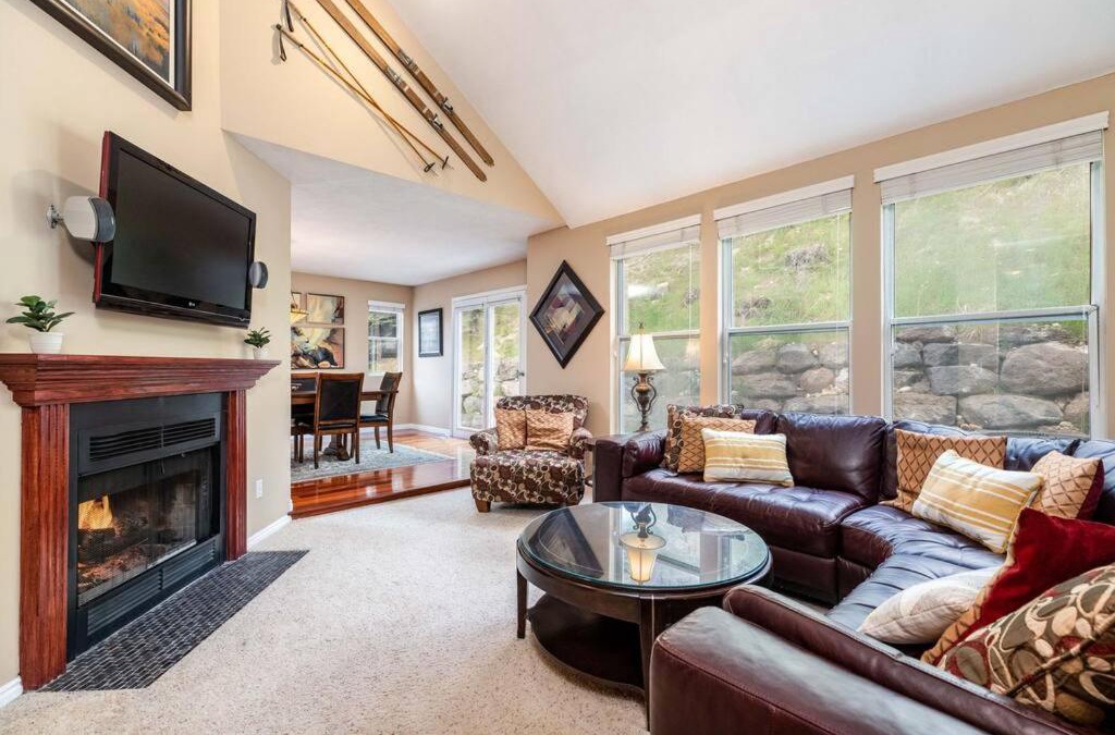Cottonwood Heights Villa | Wasatch Retreat - Pool Table, Ping Pong, & Arcade!