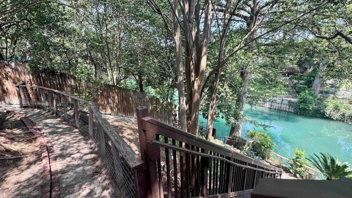 New Braunfels Apartment | Wasser Lodge #206 | Sleeps 4 | Comal Riverfront