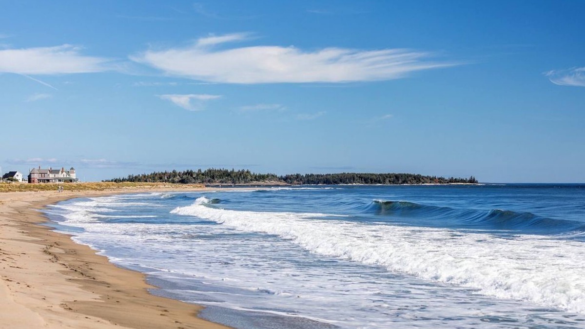 Phippsburg Cottage | Watch the sunshine dancing off the ocean in this quaint ocean front cottage.