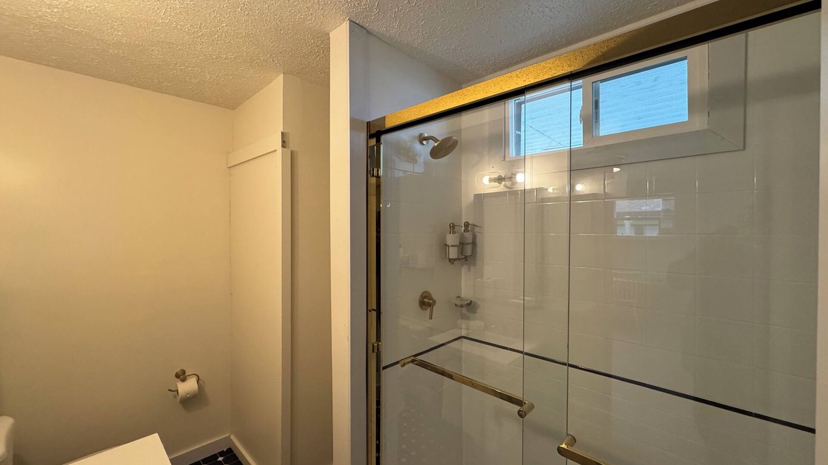 Geneva-on-the-Lake Cottage | Water Edge Cottage