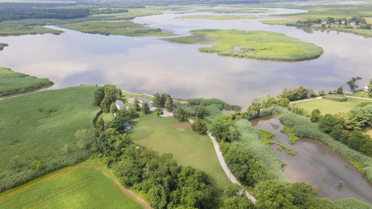 Bridgeton House | Water front home on the Cohansey River