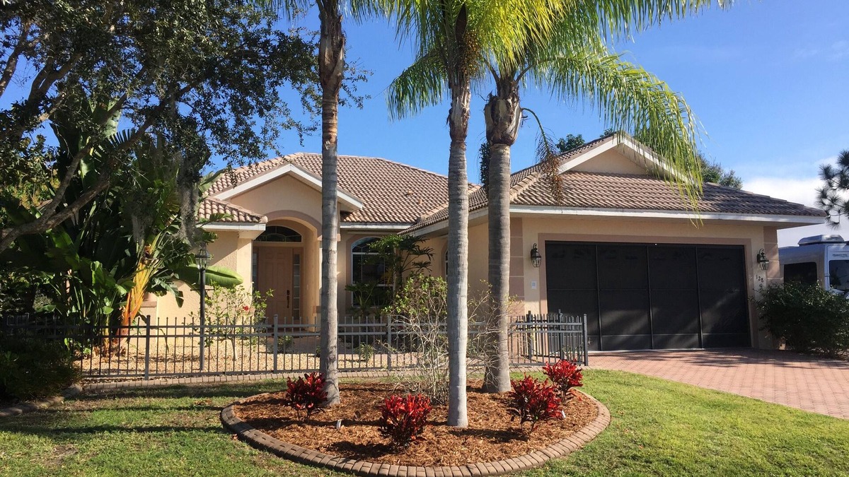 Edgewater House | Water front, Sailboat Access, Harbor/Gulf Access, Walk to Beach Park