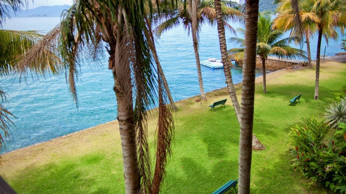 Vila Velha House | Water-front Villa, staffed! Boat rental available.