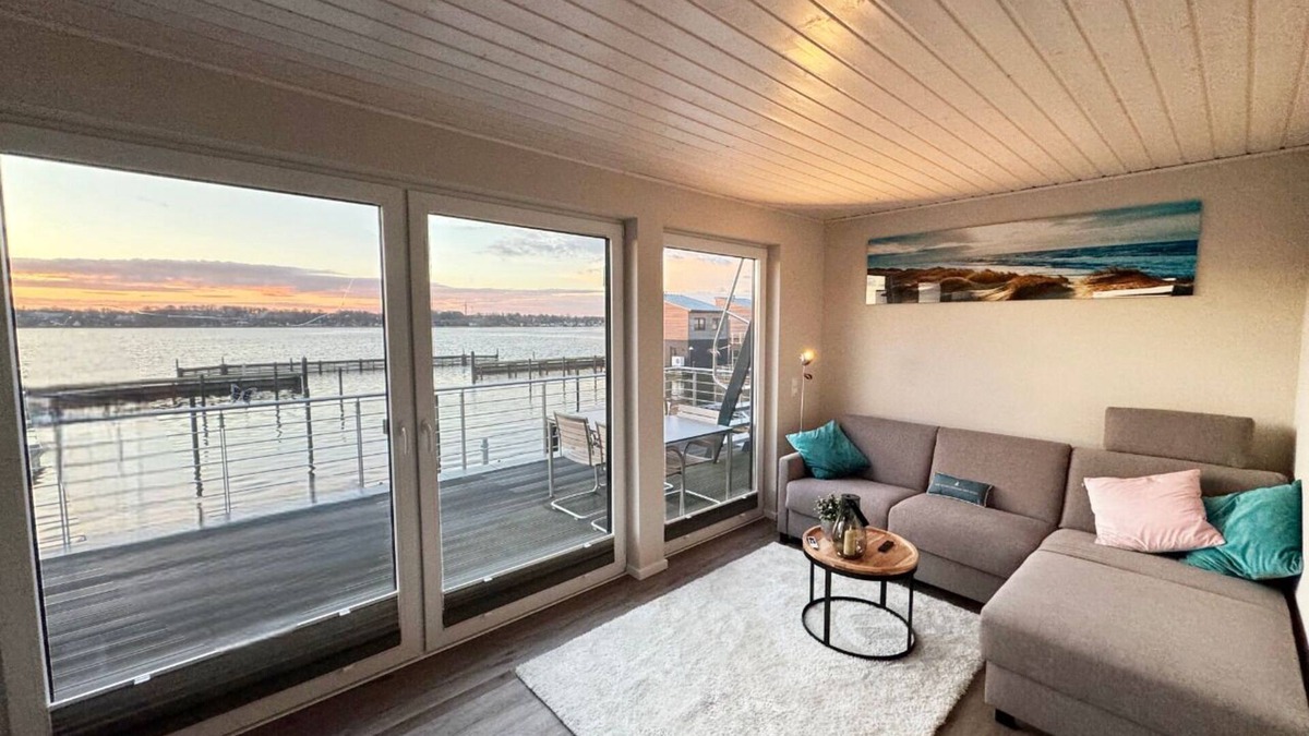 Schleswig House | Water house Lille Fjord Hus in Schleswig.