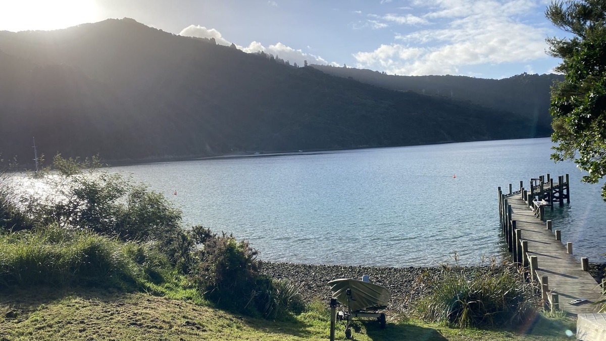 Queen Charlotte Sound House | Water Pistoll - Genuine Beachfront Bach