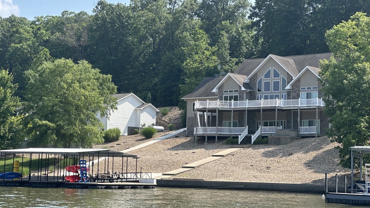 Climax Springs House | Water Toys, Amazing Dock, Spa & Luxury Vacation Home, large gatherings love it!