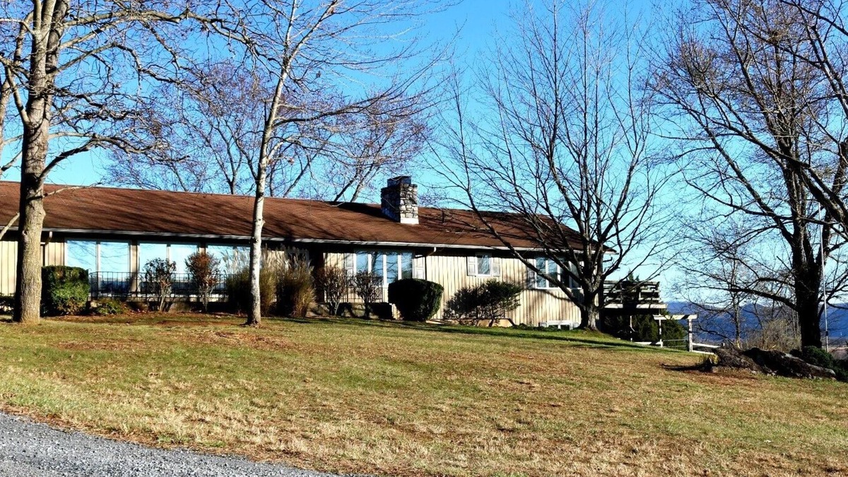 Lexington House | Water Trough Hill - Views of Lexington