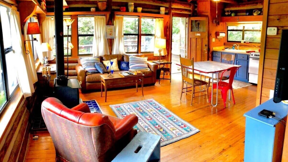 Eureka Springs House | Water View Decks, 1930s Log Cabin, Pet Friendly