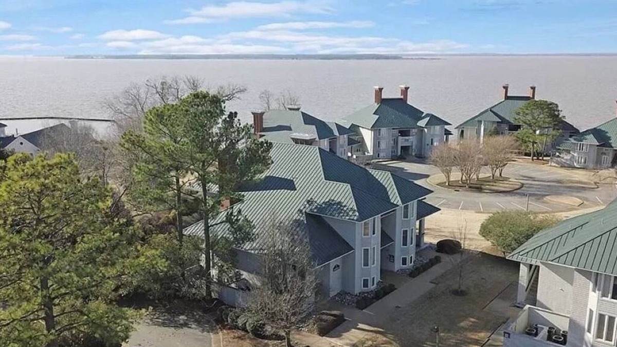 Kingsmill Condo | Water-view in Kingsmill, 10 minutes to Busch Gardens & Colonial Williamsburg!