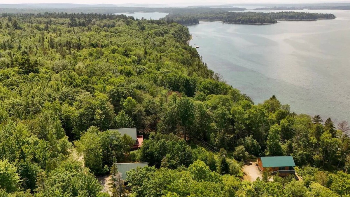 Bar Harbor Cabin | Water-View Three-Bedroom Cabin in Bar Harbor. Close to Acadia National Park & Downtown | Sleeps 10