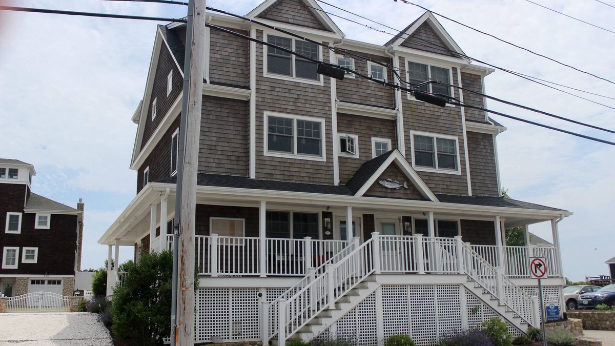 Jerusalem House | Water Views from Every Window! Walk to Salty Brine or Sand Hill Cove Beach!