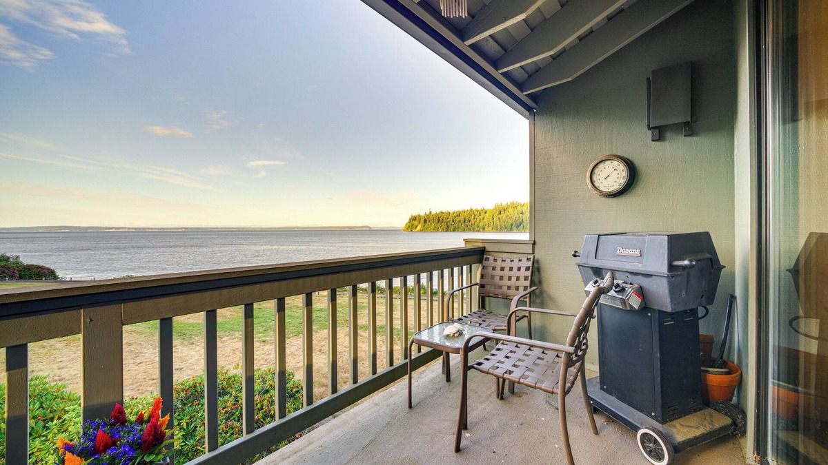Port Ludlow Condo | Water Views & Marina Access: Port Ludlow Getaway