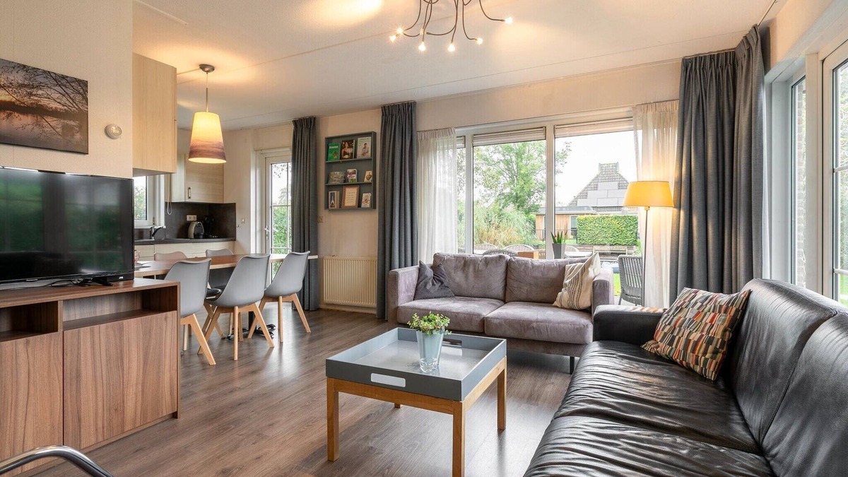 Eernewoude House | Water villa with outdoor spa, jetty