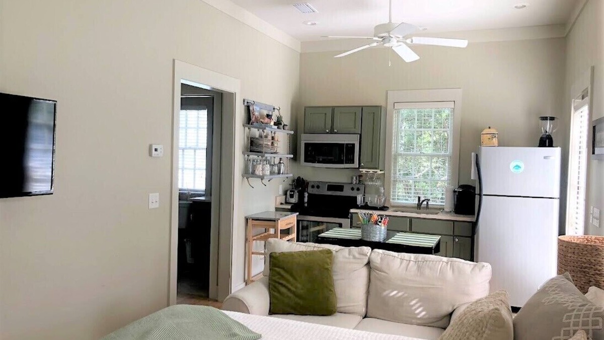 Forest District House | WaterColor Carriage House - 35 Running Oak Circle - Walk to Camp Watercolor!