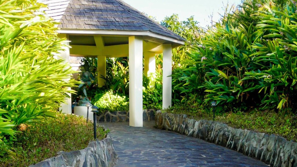 Haiku House | Waterfall House - Private House Overlooking the Ocean!