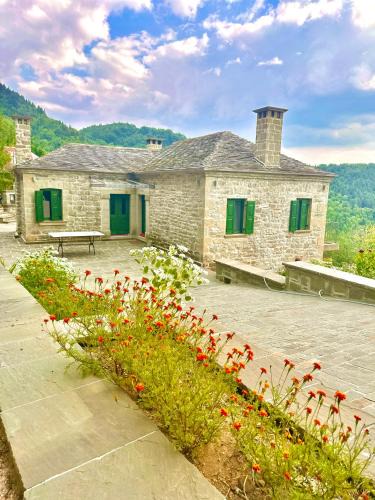 Central Tzoumerka House | Waterfall Kataraktis Vatatsi