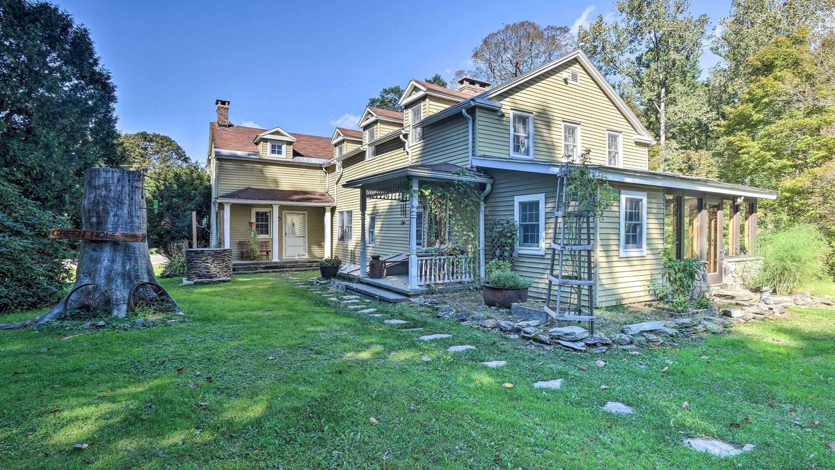 Hollowville House | Waterfalls and Trails at 'The Mills At Green Hole'