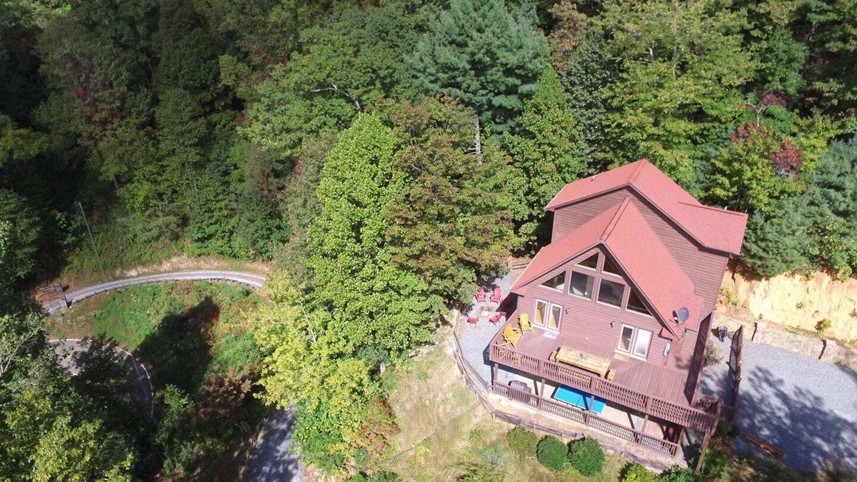 Lenoir House | Waterfalls Rd Cabin -Close to Downtown Blowing Rock