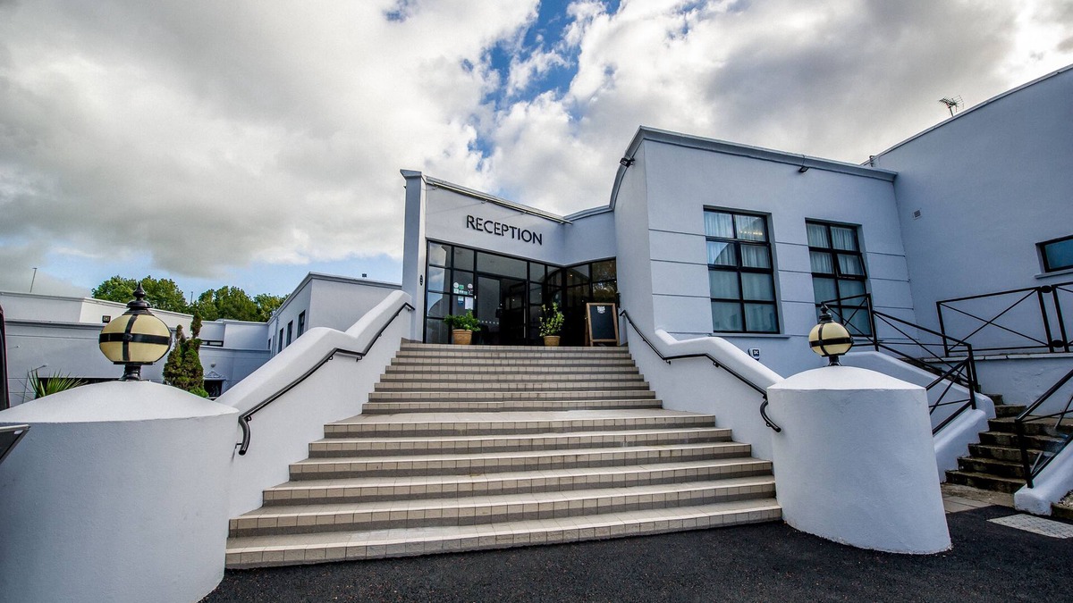 Londonderry Hotel | Waterfoot Hotel