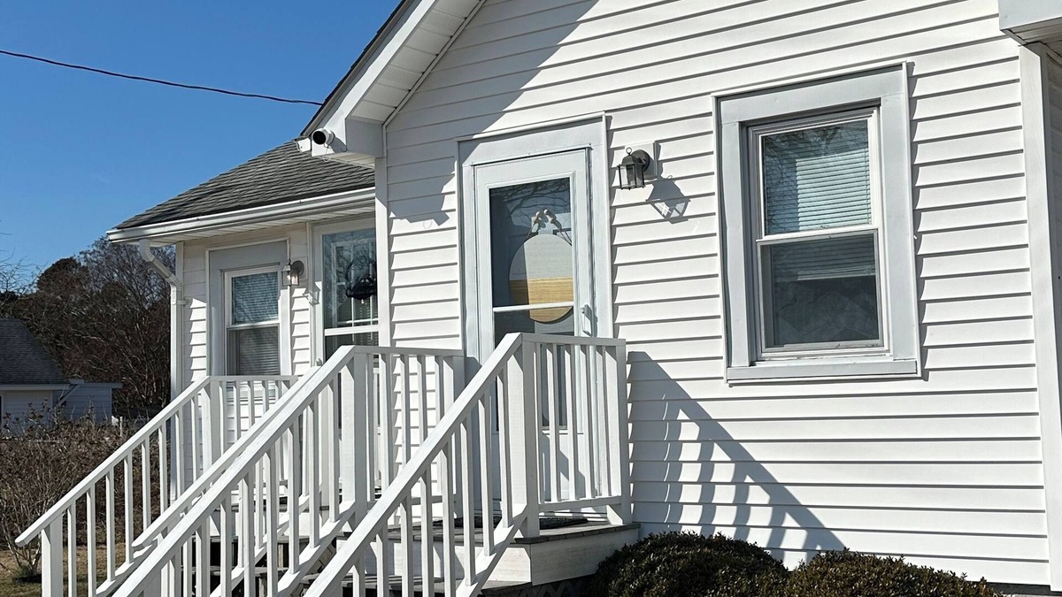 Deep Hole Cottage | Waterfowl Watch Cottage - Chincoteague Island Quiet area,bikes, fall rates
