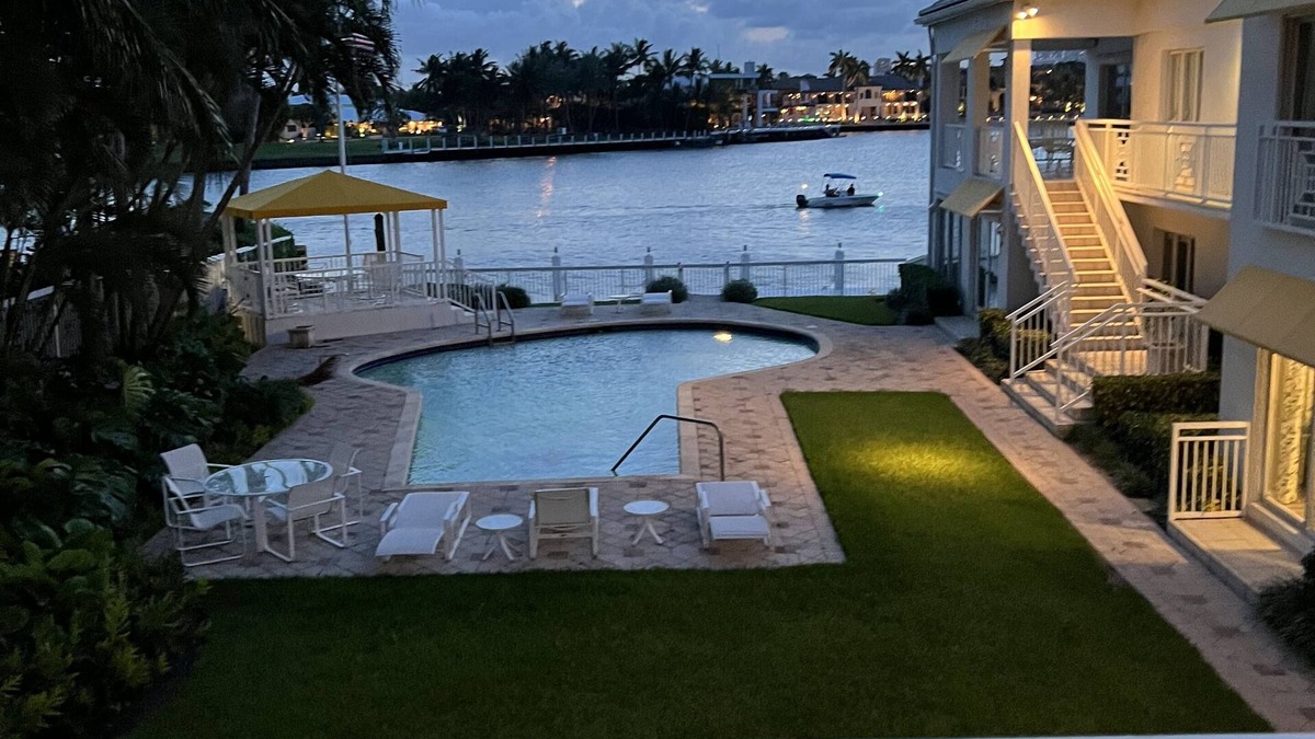Harbor Beach Apartment | WaterFront-1BR 1B Pool,Walk to Beach,Parking #6