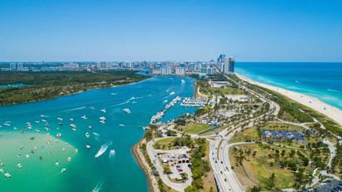 Eastern Shores Apartment | Waterfront 1BR Parking Walk to the Beach