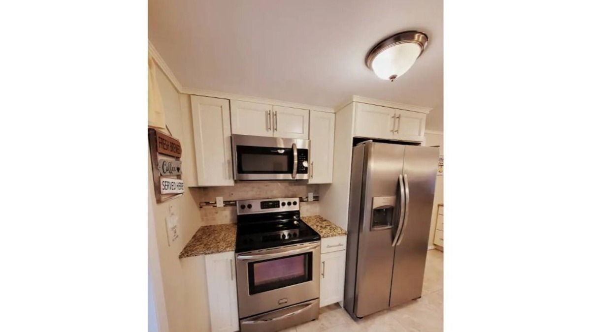 Salem House | Waterfront 2 Bedroom on private cove in Salem NH.