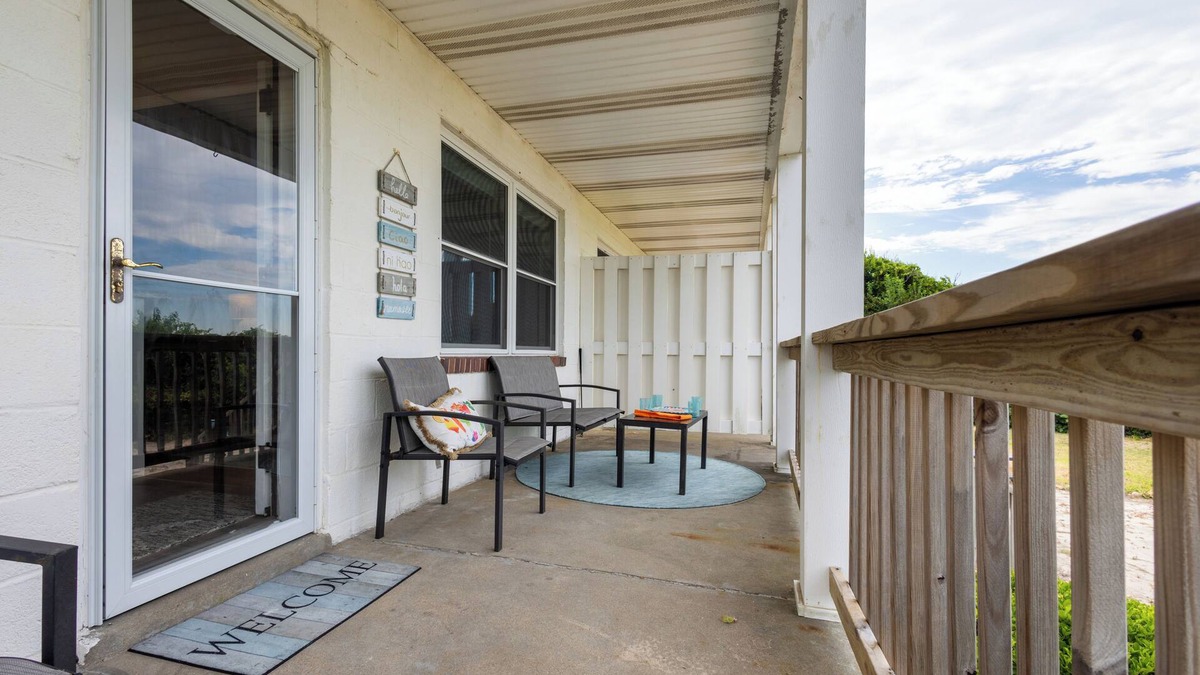 Cottage Line House | Waterfront 2BR/1BA, Amazing View, Backyard Sandy Beach