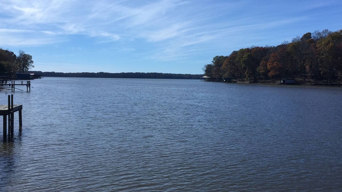 Athens Cabin | Waterfront 3-bedroom cabin on Wheeler Lake Athens Decatur Huntsville