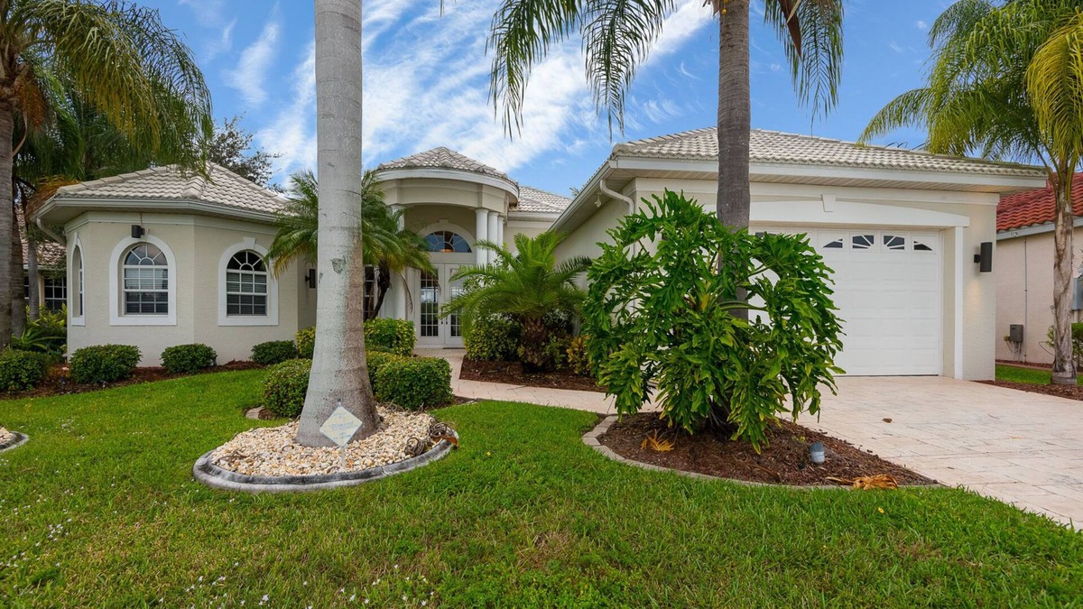 Pelican House | Waterfront, 4 Bed, 2 Bath, sleep 8, Gulf access, pool, spa, southern exposure