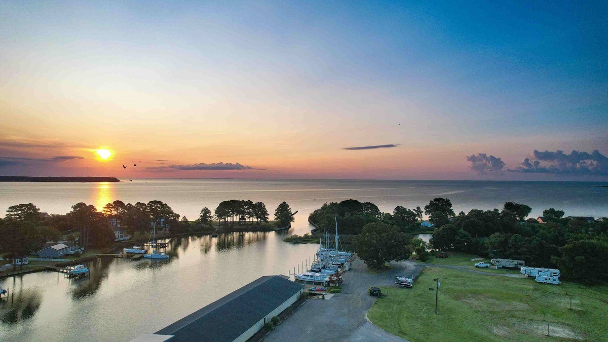 Wicomico Church House | Waterfront 4 Bed 3 Bath Sleeps 8 - Free River Cruise with Week Long Rental