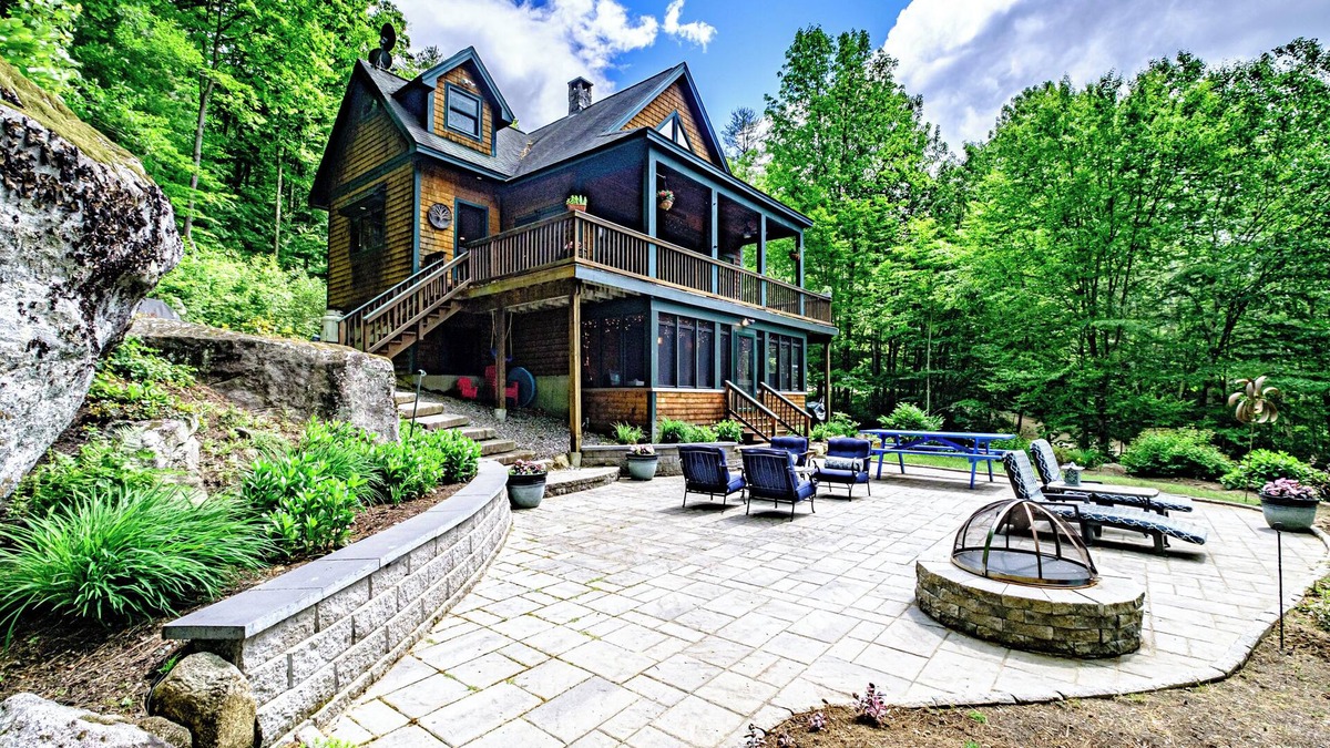 South Pond Shores House | Waterfront 4-bedroom home on South Pond, Greenwood