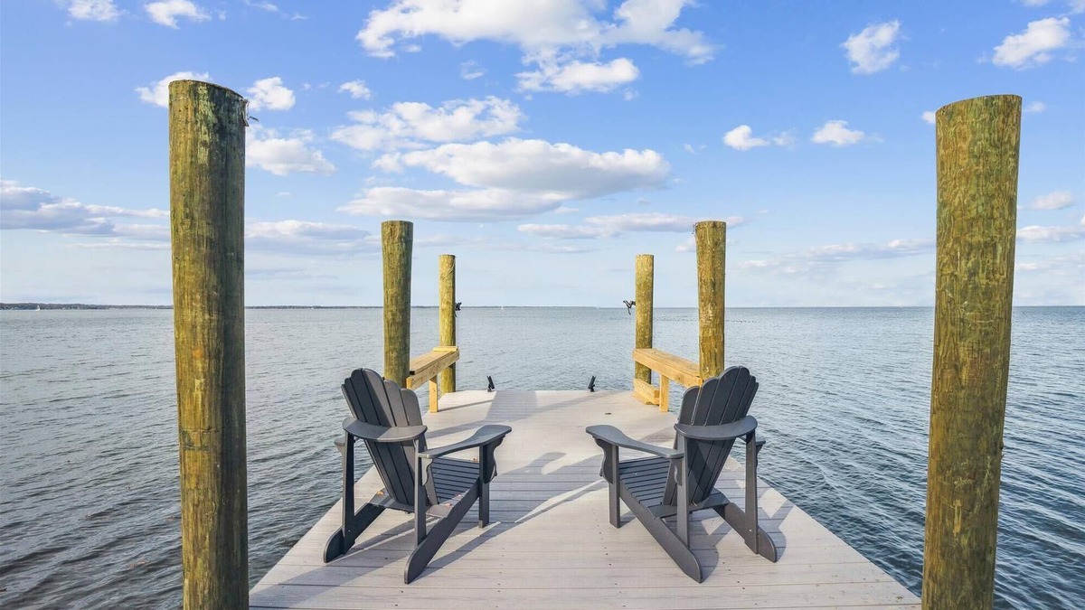 Rose Haven House | Waterfront- 5-bedroom house with dock in charming North Beach