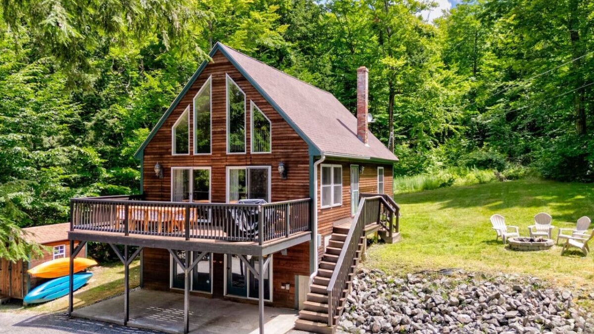 Gray Cabin | Waterfront Access with Kayaks, Private Deck and a Firepit