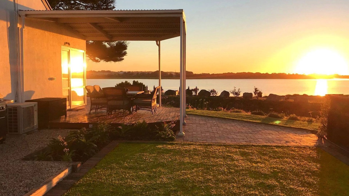 Goolwa House | Waterfront Accommodation - Goolwa Township
