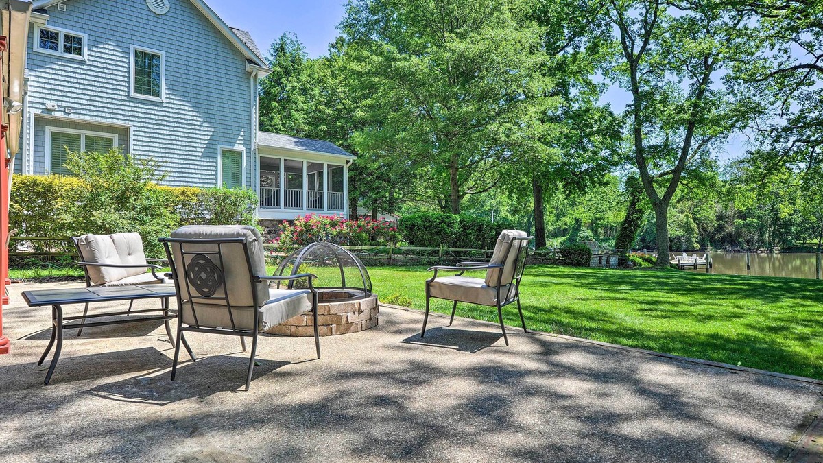 Annapolis House | Waterfront Annapolis Home: Fire Pit & Fishing Pier