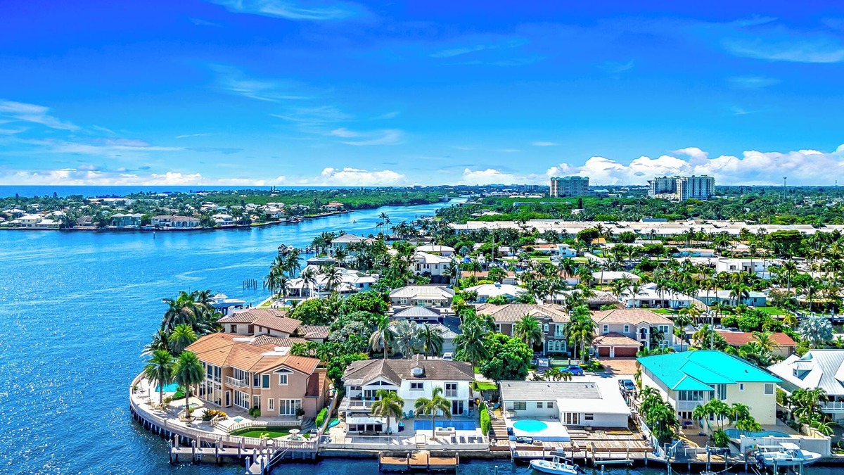 Boynton Beach House | Waterfront Antique Mansion! Heated Pool+Hot Tub!