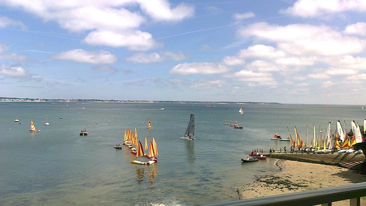 Le Pouliguen Apartment | Waterfront apartment with exceptional view of the Bay of La Baule