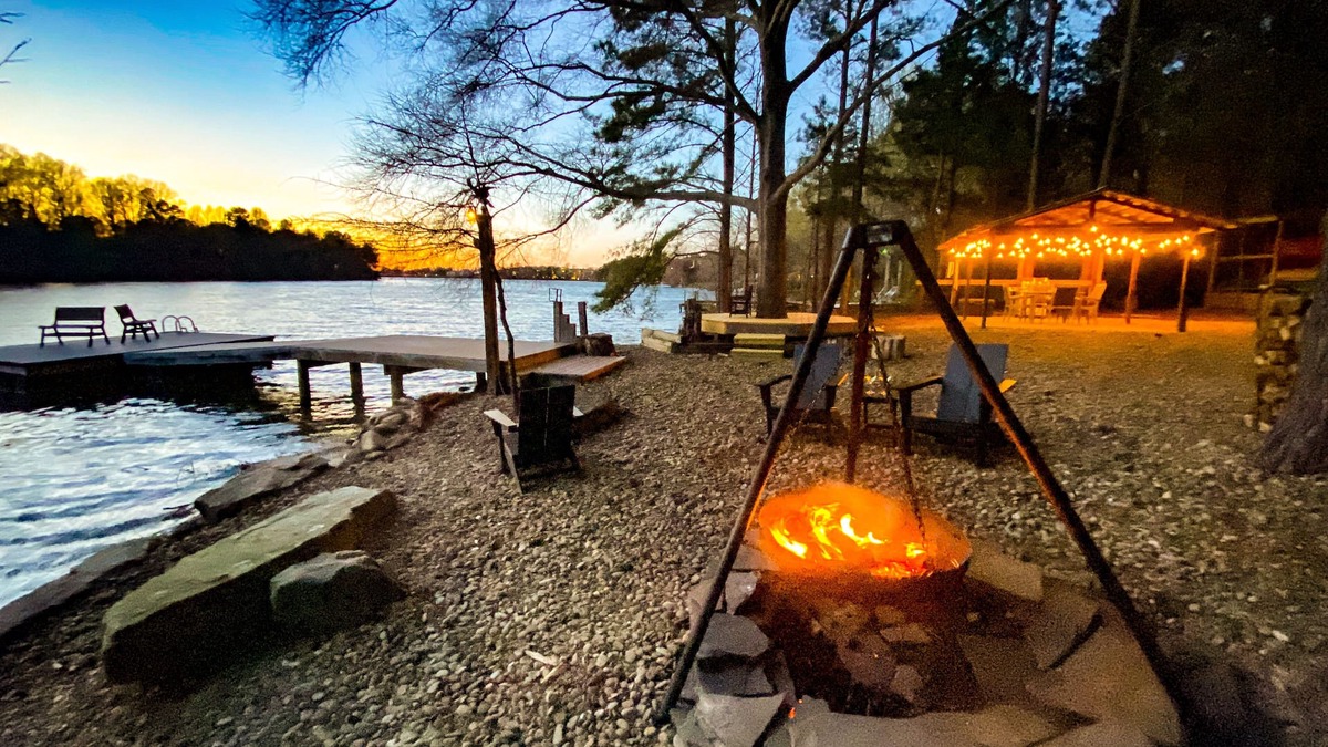 Cornelius Apartment | Waterfront apartment near downtown Davidson