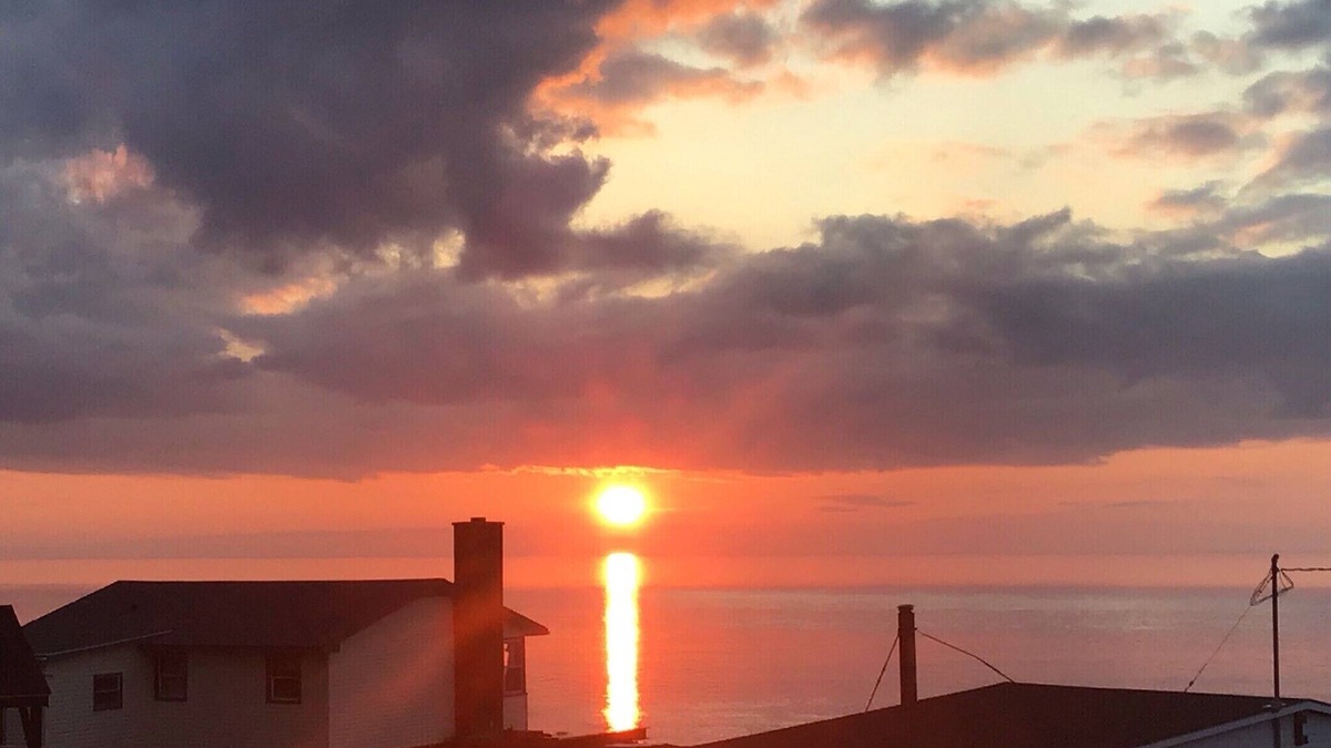 Margaretsville Apartment | Waterfront Bay of Fundy Bedroom/En-suite Oasis