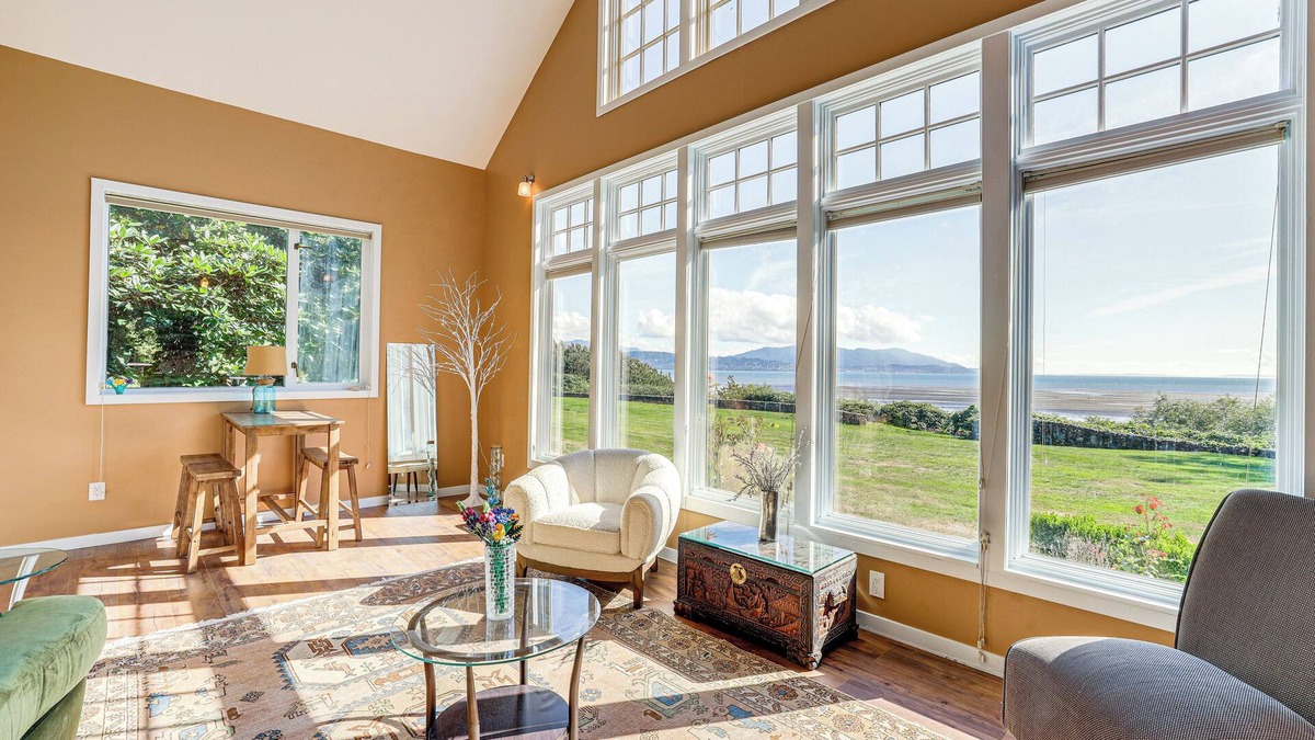 Marietta-Alderwood House | Waterfront Bellingham Bliss: Steps to Beach!